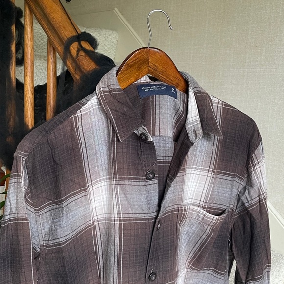 Abercrombie & Fitch Soft AF Dark Brown Plaid Shirt - Picture 4 of 14